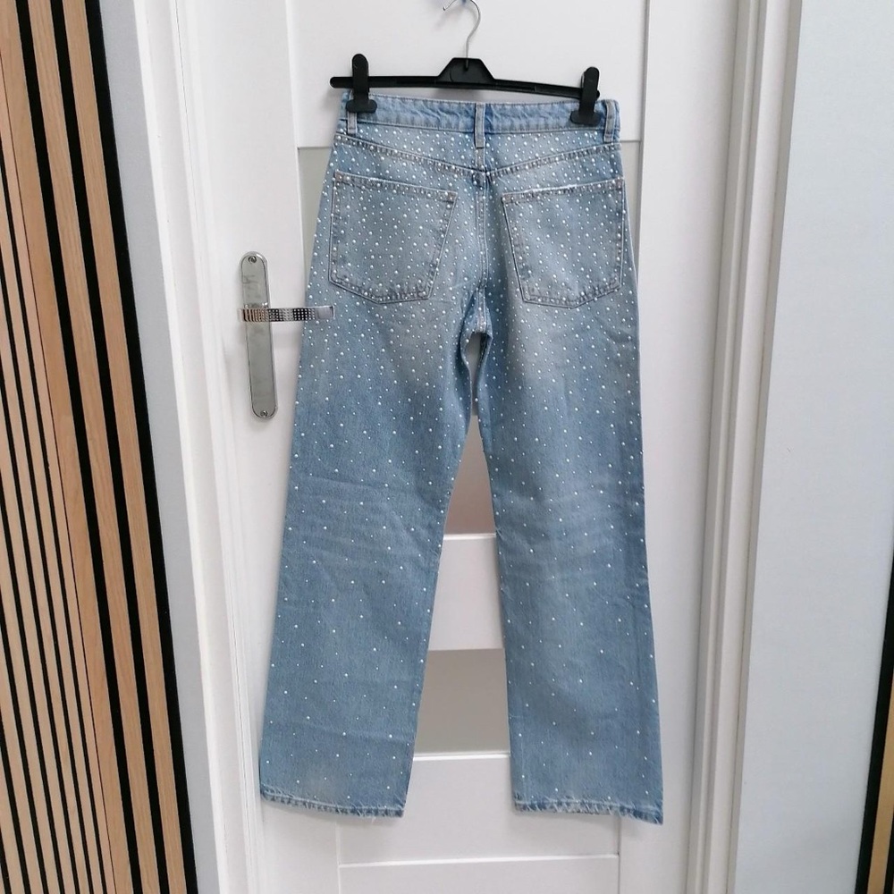 Size 6 | Zara | Light Wash Pearl Jeans - Picture 5 of 11